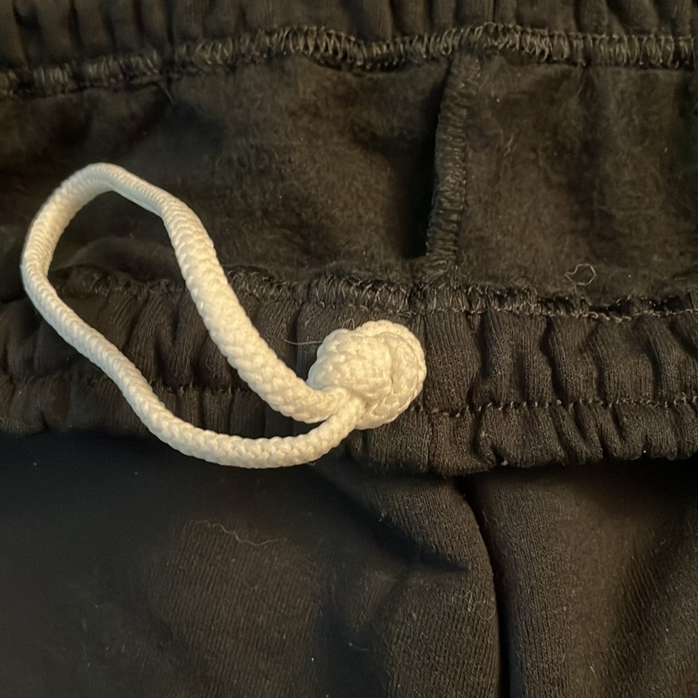 New with tags Gildan open bottom leg sweatpants. Black in color. Size 2XL. - Picture 4 of 8